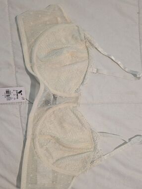 Express Sheer Lace Underwire Bra in Cream